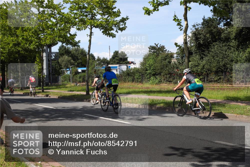 10.08.2025 - GEWOBA Citytriathlon Bremen Yannick Fuchs http://msf.ph/oto/8542791 10.08.2025 14:33:07 Radfahren 14, 37, 93, 122, 207, 357, 387, 473, 501 meine-sportfotos.de