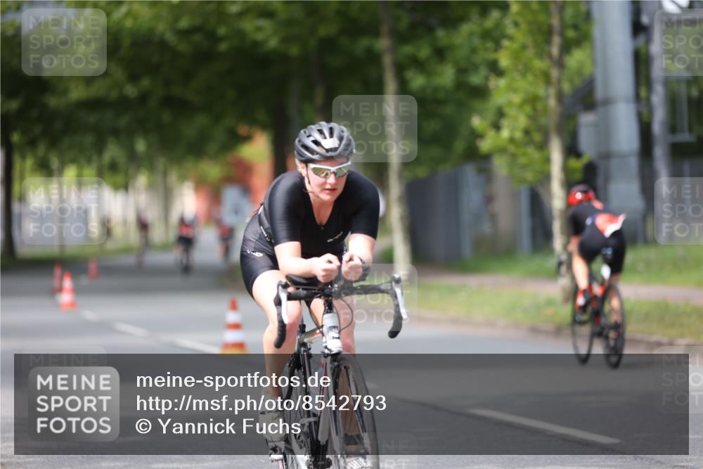 10.08.2025 - GEWOBA Citytriathlon Bremen Yannick Fuchs http://msf.ph/oto/8542793 10.08.2025 12:49:08 Radfahren 593, 641, 649, 682, 788, 806, 840, 863, 950, 1010, 1027 meine-sportfotos.de