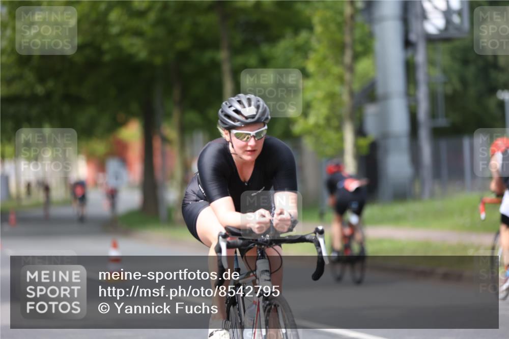 10.08.2025 - GEWOBA Citytriathlon Bremen Yannick Fuchs http://msf.ph/oto/8542795 10.08.2025 12:49:08 Radfahren 593, 641, 649, 682, 788, 806, 840, 863, 950, 1010, 1027 meine-sportfotos.de