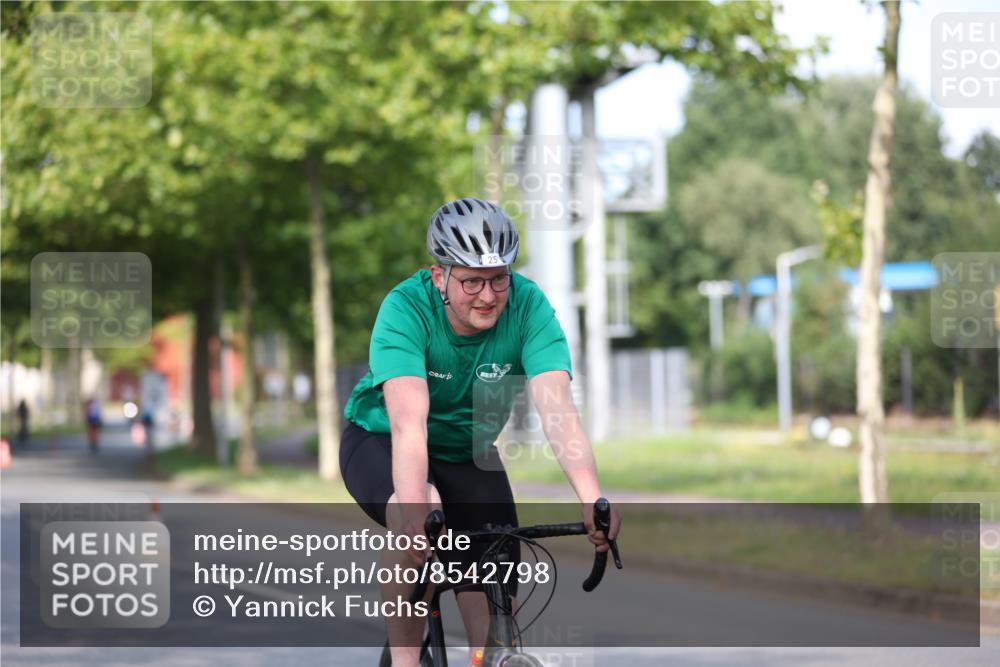 10.08.2025 - GEWOBA Citytriathlon Bremen Yannick Fuchs http://msf.ph/oto/8542798 10.08.2025 10:42:19 Radfahren 25, 89, 131, 167, 189 meine-sportfotos.de