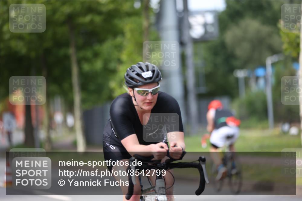 10.08.2025 - GEWOBA Citytriathlon Bremen Yannick Fuchs http://msf.ph/oto/8542799 10.08.2025 12:49:09 Radfahren 593, 641, 649, 682, 806, 840, 863, 950, 1010, 1027 meine-sportfotos.de