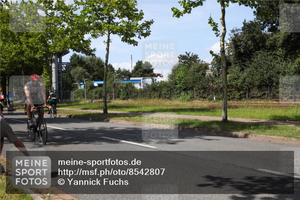 10.08.2025 - GEWOBA Citytriathlon Bremen Yannick Fuchs http://msf.ph/oto/8542807 10.08.2025 14:33:09 Radfahren 14, 37, 93, 122, 207, 357, 387, 473, 501 meine-sportfotos.de