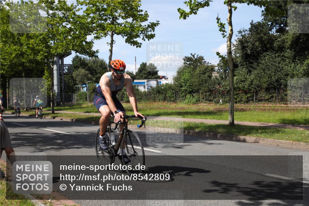 10.08.2025 - GEWOBA Citytriathlon Bremen Yannick Fuchs http://msf.ph/oto/8542809 10.08.2025 14:33:09 Radfahren 14, 37, 93, 122, 207, 357, 387, 473, 501 meine-sportfotos.de