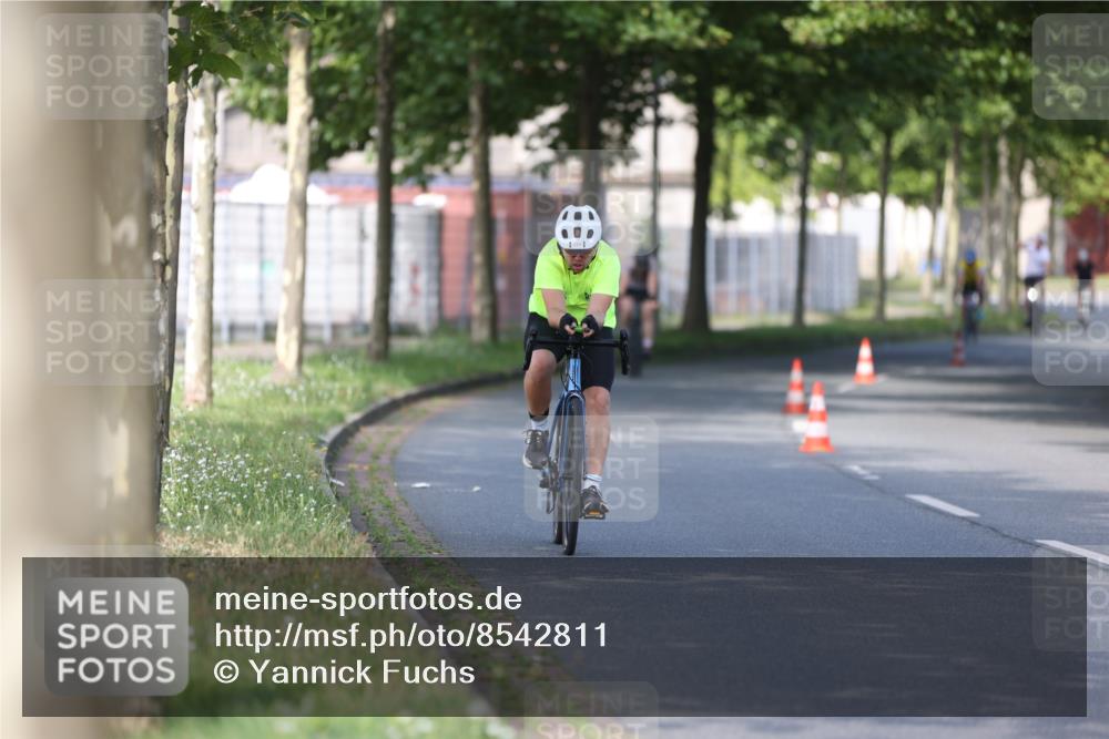 10.08.2025 - GEWOBA Citytriathlon Bremen Yannick Fuchs http://msf.ph/oto/8542811 10.08.2025 10:42:23 Radfahren 13, 25, 89, 131, 167, 175, 189, 199 meine-sportfotos.de