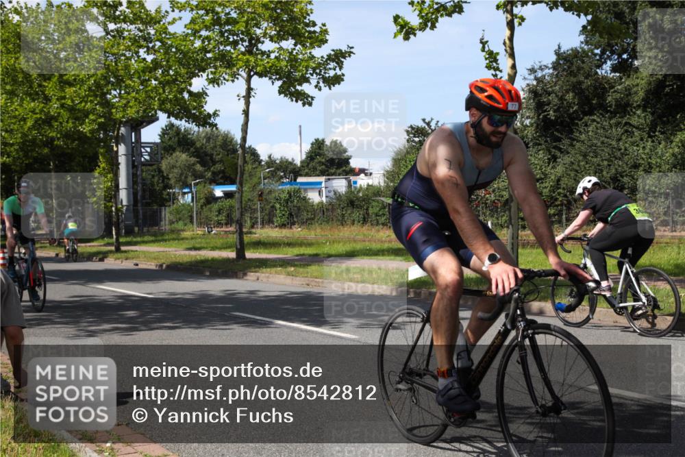 10.08.2025 - GEWOBA Citytriathlon Bremen Yannick Fuchs http://msf.ph/oto/8542812 10.08.2025 14:33:10 Radfahren 14, 37, 93, 122, 207, 357, 387, 473, 501 meine-sportfotos.de