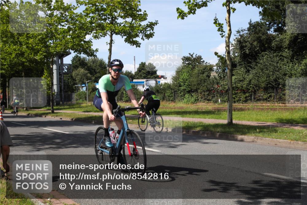 10.08.2025 - GEWOBA Citytriathlon Bremen Yannick Fuchs http://msf.ph/oto/8542816 10.08.2025 14:33:10 Radfahren 14, 37, 93, 122, 207, 357, 387, 473, 501 meine-sportfotos.de