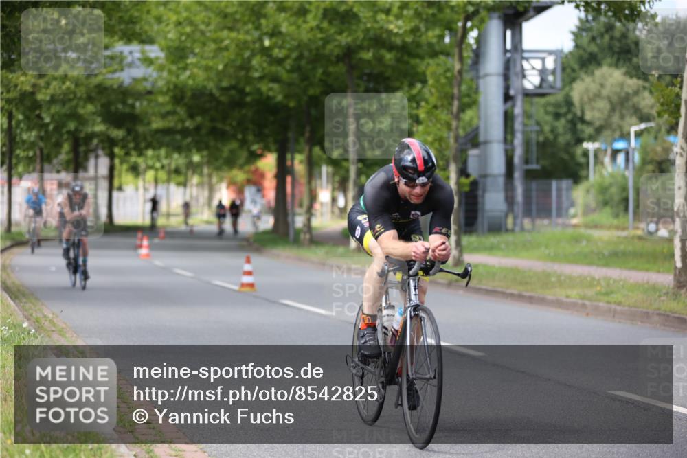 10.08.2025 - GEWOBA Citytriathlon Bremen Yannick Fuchs http://msf.ph/oto/8542825 10.08.2025 12:49:18 Radfahren 593, 774, 806, 840, 888, 942, 950, 1027 meine-sportfotos.de