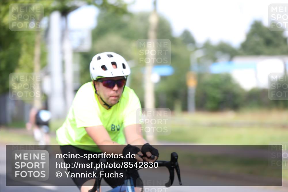 10.08.2025 - GEWOBA Citytriathlon Bremen Yannick Fuchs http://msf.ph/oto/8542830 10.08.2025 10:42:25 Radfahren 13, 25, 89, 131, 167, 175, 189, 199 meine-sportfotos.de