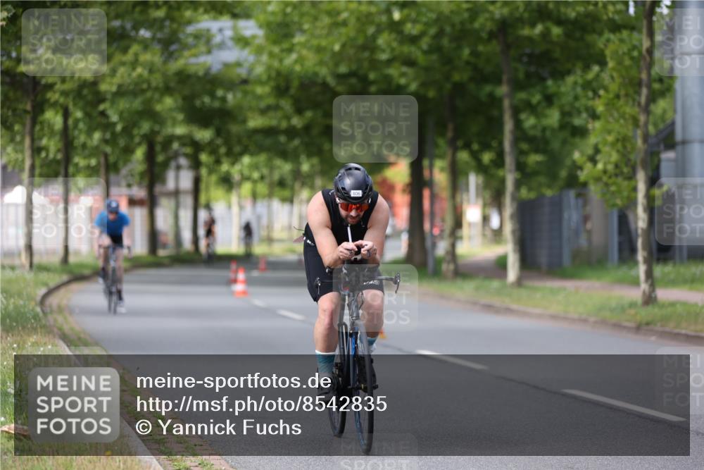 10.08.2025 - GEWOBA Citytriathlon Bremen Yannick Fuchs http://msf.ph/oto/8542835 10.08.2025 12:49:19 Radfahren 593, 702, 774, 806, 840, 888, 942, 950, 1027 meine-sportfotos.de