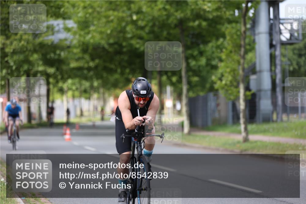 10.08.2025 - GEWOBA Citytriathlon Bremen Yannick Fuchs http://msf.ph/oto/8542839 10.08.2025 12:49:20 Radfahren 560, 593, 702, 774, 806, 840, 841, 888, 942, 950 meine-sportfotos.de