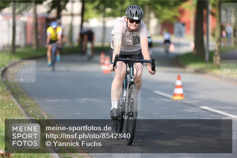 10.08.2025 - GEWOBA Citytriathlon Bremen Yannick Fuchs http://msf.ph/oto/8542840 10.08.2025 10:42:29 Radfahren 13, 17, 25, 89, 131, 167, 175, 189, 199 meine-sportfotos.de
