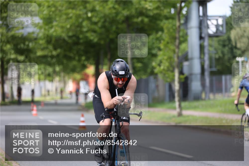 10.08.2025 - GEWOBA Citytriathlon Bremen Yannick Fuchs http://msf.ph/oto/8542842 10.08.2025 12:49:20 Radfahren 560, 593, 702, 774, 806, 840, 841, 888, 942, 950 meine-sportfotos.de