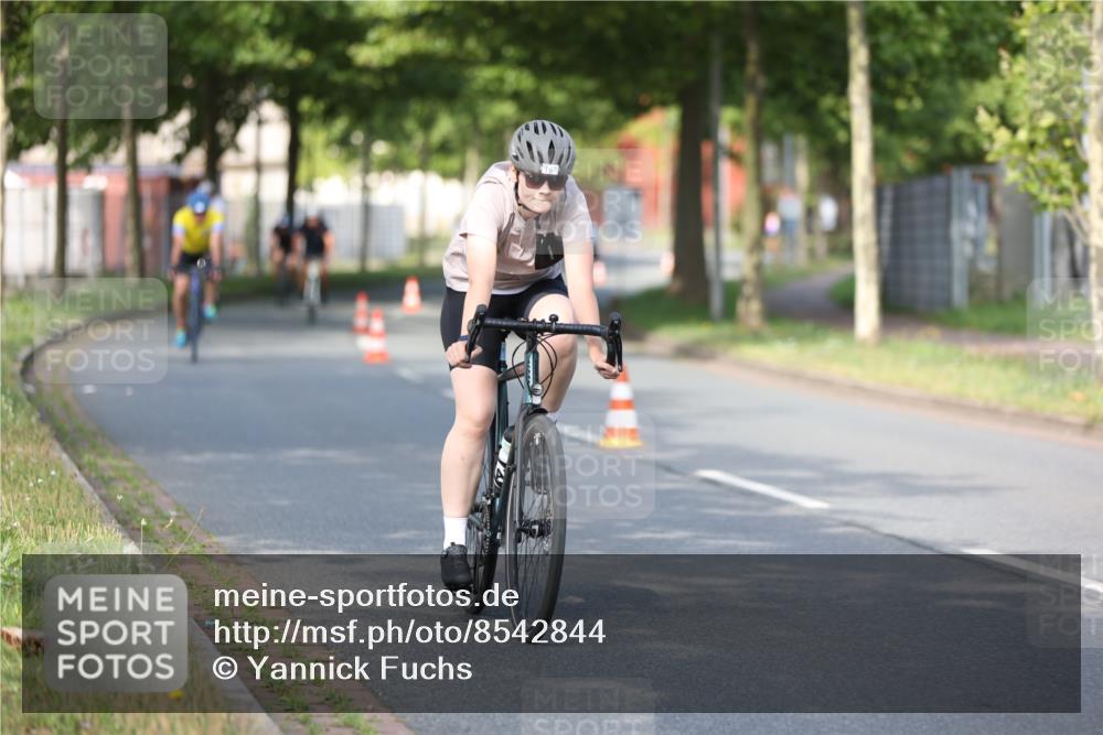 10.08.2025 - GEWOBA Citytriathlon Bremen Yannick Fuchs http://msf.ph/oto/8542844 10.08.2025 10:42:30 Radfahren 13, 17, 25, 89, 167, 175, 189, 199 meine-sportfotos.de