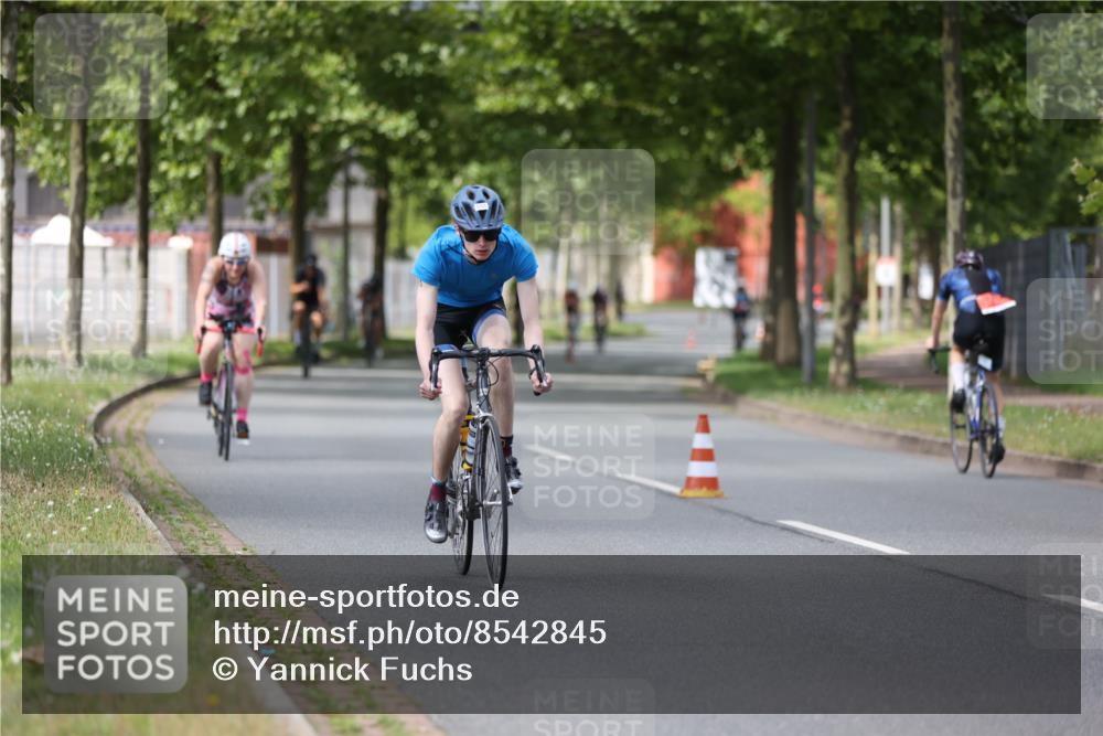 10.08.2025 - GEWOBA Citytriathlon Bremen Yannick Fuchs http://msf.ph/oto/8542845 10.08.2025 12:49:21 Radfahren 560, 593, 702, 774, 806, 840, 841, 888, 942 meine-sportfotos.de