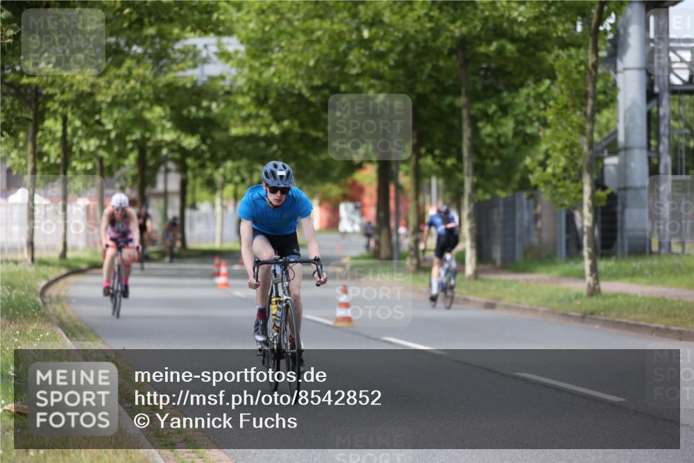 10.08.2025 - GEWOBA Citytriathlon Bremen Yannick Fuchs http://msf.ph/oto/8542852 10.08.2025 12:49:22 Radfahren 560, 593, 702, 774, 806, 840, 841, 888, 942 meine-sportfotos.de