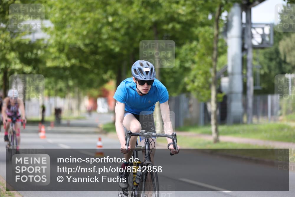 10.08.2025 - GEWOBA Citytriathlon Bremen Yannick Fuchs http://msf.ph/oto/8542858 10.08.2025 12:49:22 Radfahren 560, 593, 702, 774, 806, 840, 841, 888, 942 meine-sportfotos.de