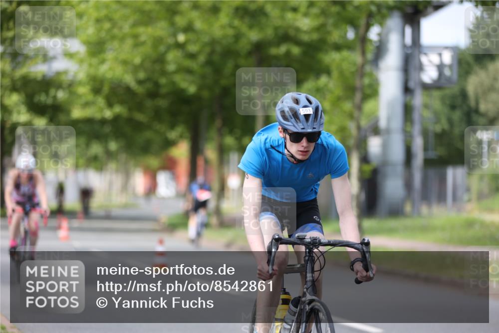 10.08.2025 - GEWOBA Citytriathlon Bremen Yannick Fuchs http://msf.ph/oto/8542861 10.08.2025 12:49:22 Radfahren 560, 593, 702, 774, 806, 840, 841, 888, 942 meine-sportfotos.de