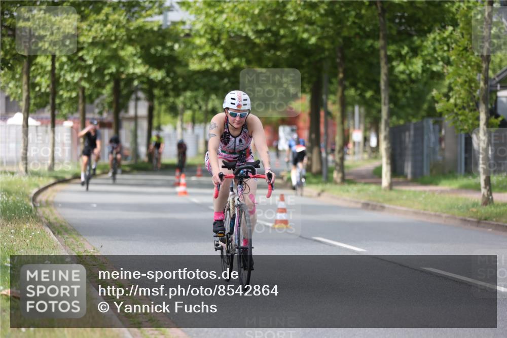 10.08.2025 - GEWOBA Citytriathlon Bremen Yannick Fuchs http://msf.ph/oto/8542864 10.08.2025 12:49:23 Radfahren 560, 593, 702, 774, 806, 840, 841, 888, 942 meine-sportfotos.de