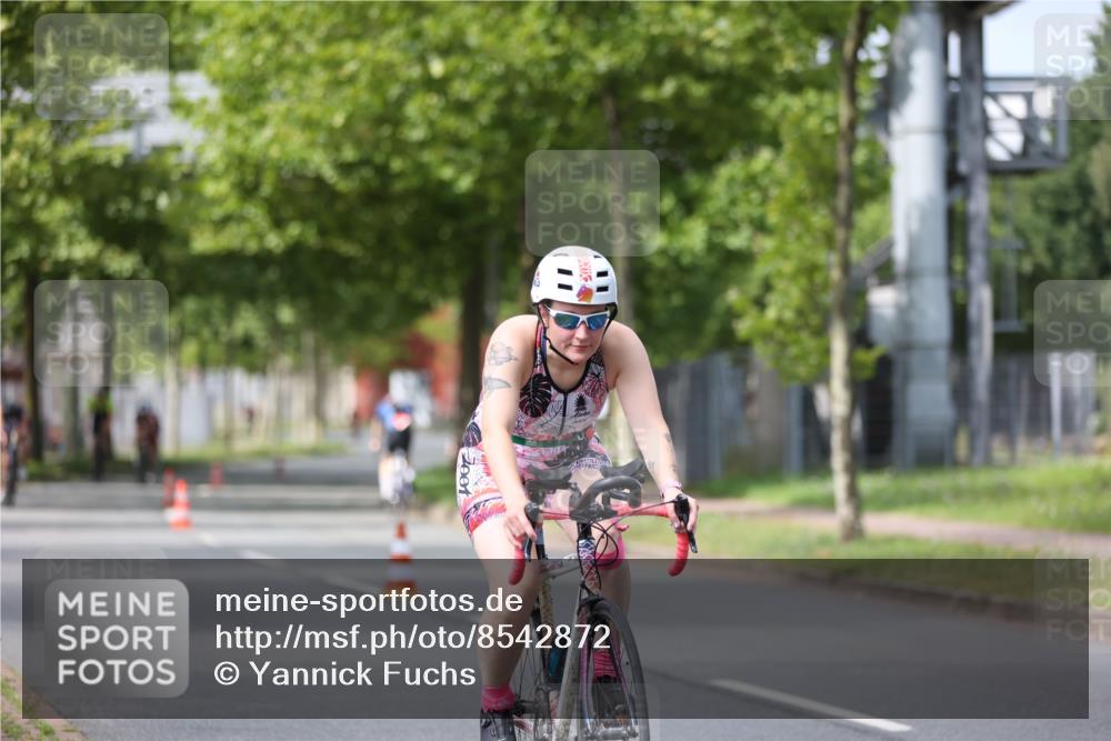 10.08.2025 - GEWOBA Citytriathlon Bremen Yannick Fuchs http://msf.ph/oto/8542872 10.08.2025 12:49:24 Radfahren 560, 593, 702, 774, 806, 840, 841, 888, 942 meine-sportfotos.de