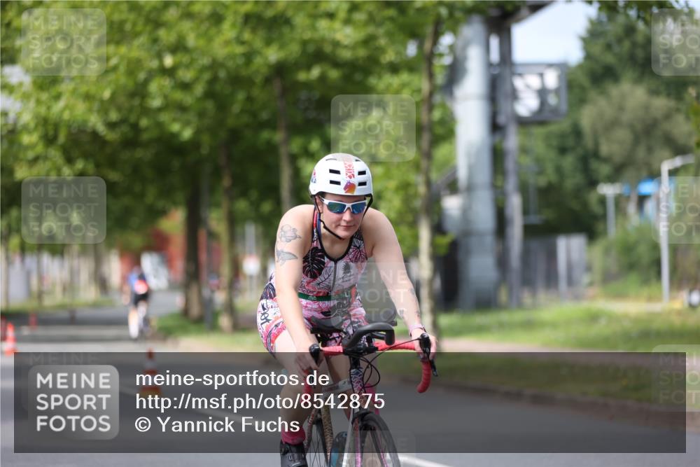10.08.2025 - GEWOBA Citytriathlon Bremen Yannick Fuchs http://msf.ph/oto/8542875 10.08.2025 12:49:24 Radfahren 560, 593, 702, 774, 806, 840, 841, 888, 942 meine-sportfotos.de