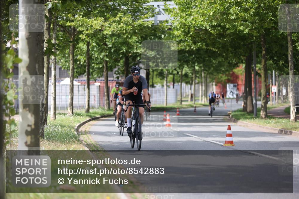 10.08.2025 - GEWOBA Citytriathlon Bremen Yannick Fuchs http://msf.ph/oto/8542883 10.08.2025 12:49:26 Radfahren 560, 593, 702, 715, 774, 806, 840, 841, 888, 942 meine-sportfotos.de