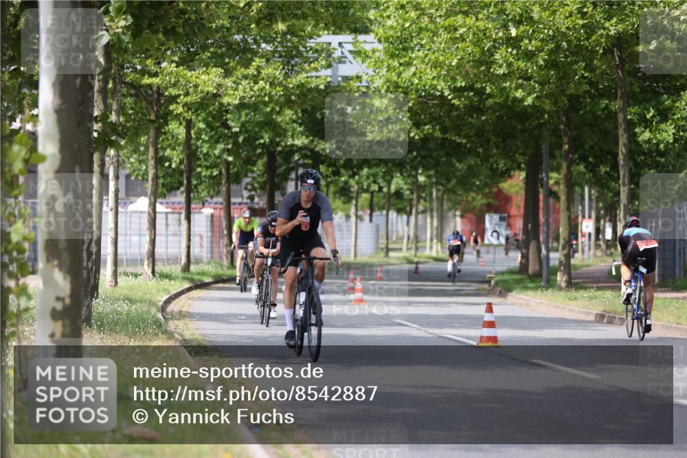 10.08.2025 - GEWOBA Citytriathlon Bremen Yannick Fuchs http://msf.ph/oto/8542887 10.08.2025 12:49:26 Radfahren 560, 593, 702, 715, 774, 806, 840, 841, 888, 942 meine-sportfotos.de