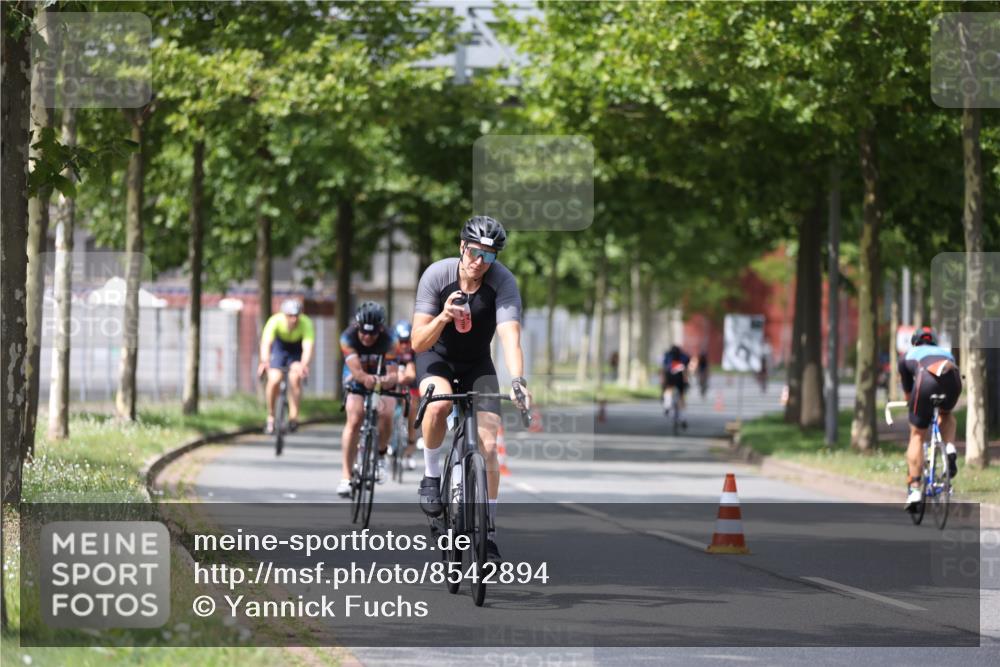 10.08.2025 - GEWOBA Citytriathlon Bremen Yannick Fuchs http://msf.ph/oto/8542894 10.08.2025 12:49:27 Radfahren 560, 593, 702, 715, 774, 806, 840, 841, 873, 888, 942 meine-sportfotos.de