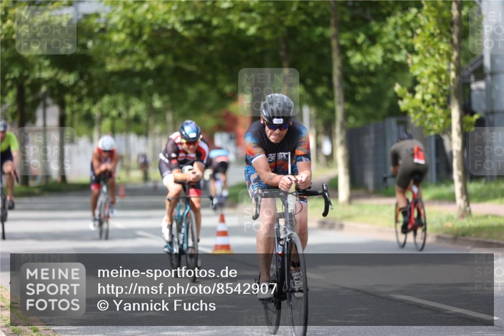 10.08.2025 - GEWOBA Citytriathlon Bremen Yannick Fuchs http://msf.ph/oto/8542907 10.08.2025 12:49:28 Radfahren 560, 593, 702, 715, 774, 806, 840, 841, 873, 888, 942 meine-sportfotos.de