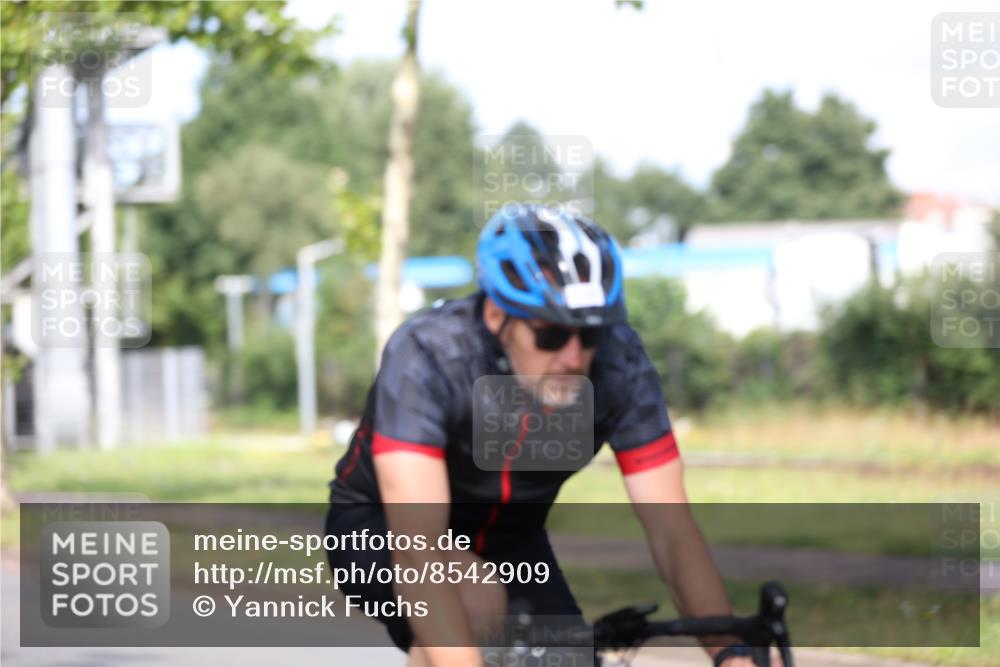 10.08.2025 - GEWOBA Citytriathlon Bremen Yannick Fuchs http://msf.ph/oto/8542909 10.08.2025 10:42:37 Radfahren 13, 17, 89, 167, 175, 199 meine-sportfotos.de