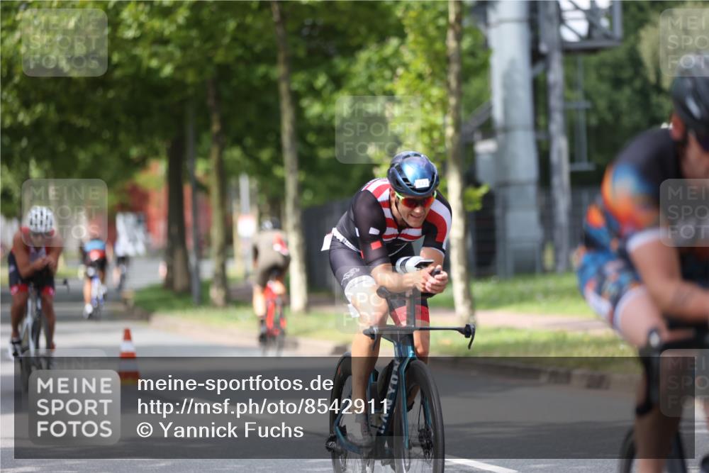 10.08.2025 - GEWOBA Citytriathlon Bremen Yannick Fuchs http://msf.ph/oto/8542911 10.08.2025 12:49:29 Radfahren 560, 593, 702, 715, 774, 806, 840, 841, 873, 888, 922, 942 meine-sportfotos.de