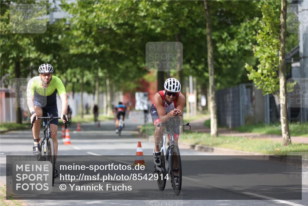 10.08.2025 - GEWOBA Citytriathlon Bremen Yannick Fuchs http://msf.ph/oto/8542914 10.08.2025 12:49:30 Radfahren 560, 593, 637, 702, 715, 774, 806, 840, 841, 873, 888, 922, 942 meine-sportfotos.de