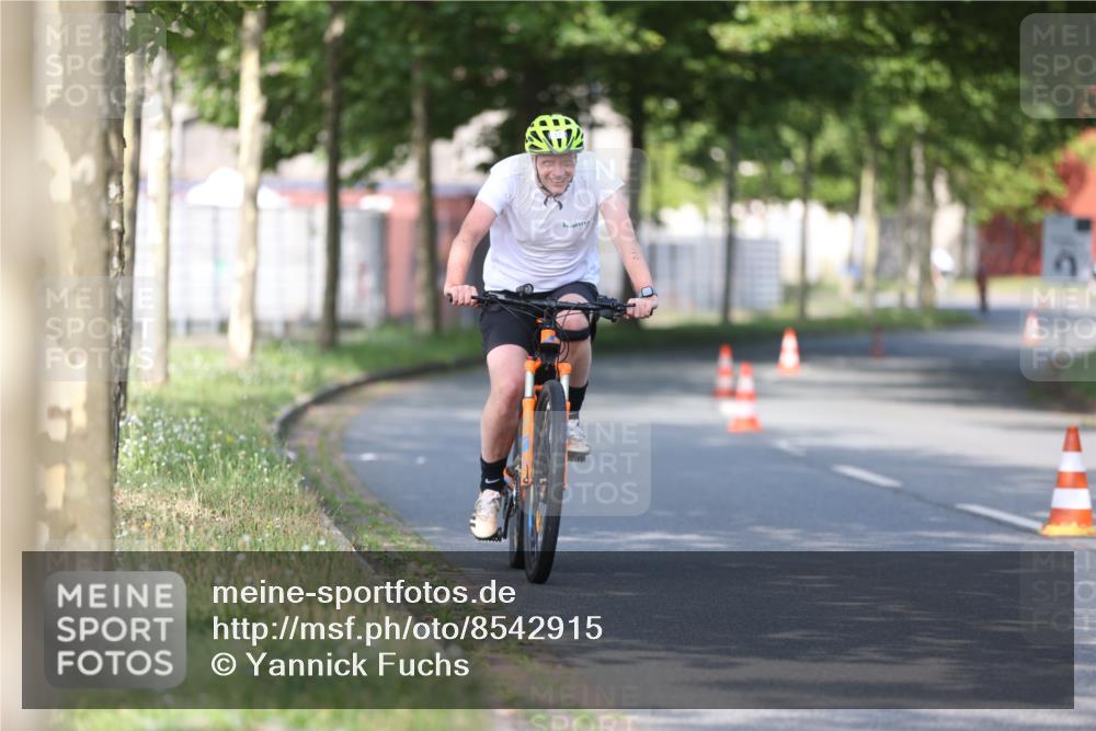 10.08.2025 - GEWOBA Citytriathlon Bremen Yannick Fuchs http://msf.ph/oto/8542915 10.08.2025 10:42:45 Radfahren 13, 17, 175, 199 meine-sportfotos.de