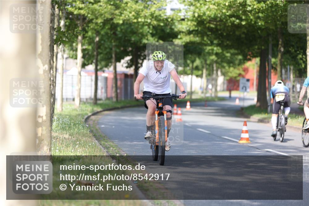 10.08.2025 - GEWOBA Citytriathlon Bremen Yannick Fuchs http://msf.ph/oto/8542917 10.08.2025 10:42:45 Radfahren 13, 17, 175, 199 meine-sportfotos.de