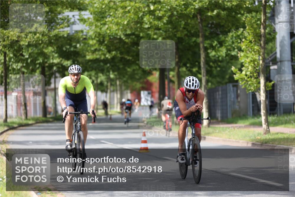10.08.2025 - GEWOBA Citytriathlon Bremen Yannick Fuchs http://msf.ph/oto/8542918 10.08.2025 12:49:30 Radfahren 560, 593, 637, 702, 715, 774, 806, 840, 841, 873, 888, 922, 942 meine-sportfotos.de