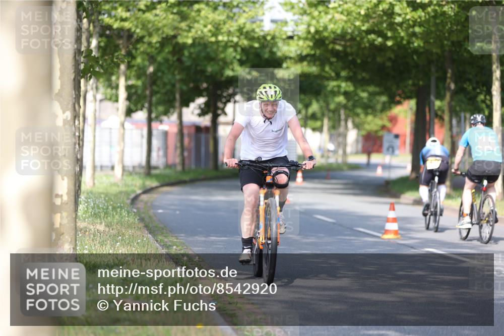 10.08.2025 - GEWOBA Citytriathlon Bremen Yannick Fuchs http://msf.ph/oto/8542920 10.08.2025 10:42:45 Radfahren 13, 17, 175, 199 meine-sportfotos.de