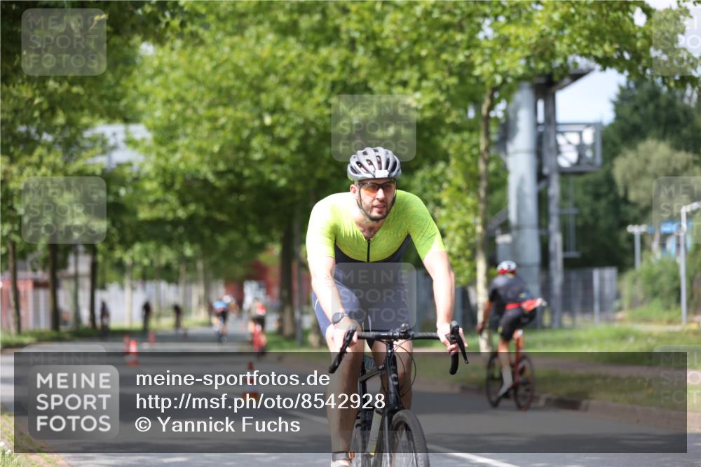10.08.2025 - GEWOBA Citytriathlon Bremen Yannick Fuchs http://msf.ph/oto/8542928 10.08.2025 12:49:31 Radfahren 560, 593, 637, 702, 715, 774, 806, 840, 841, 873, 888, 922, 942 meine-sportfotos.de