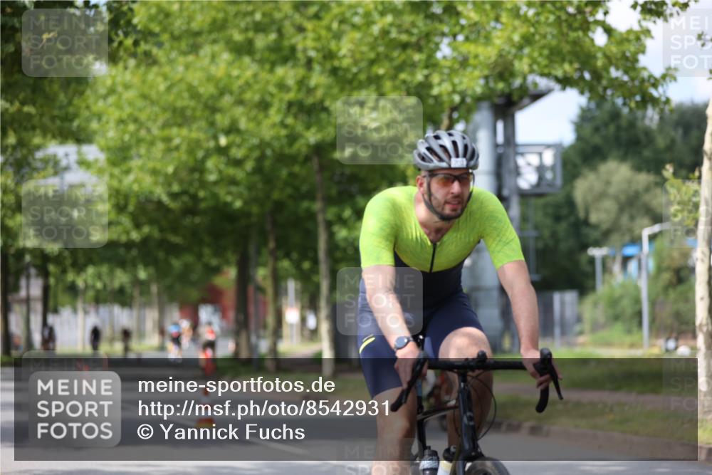 10.08.2025 - GEWOBA Citytriathlon Bremen Yannick Fuchs http://msf.ph/oto/8542931 10.08.2025 12:49:31 Radfahren 560, 593, 637, 702, 715, 774, 806, 840, 841, 873, 888, 922, 942 meine-sportfotos.de