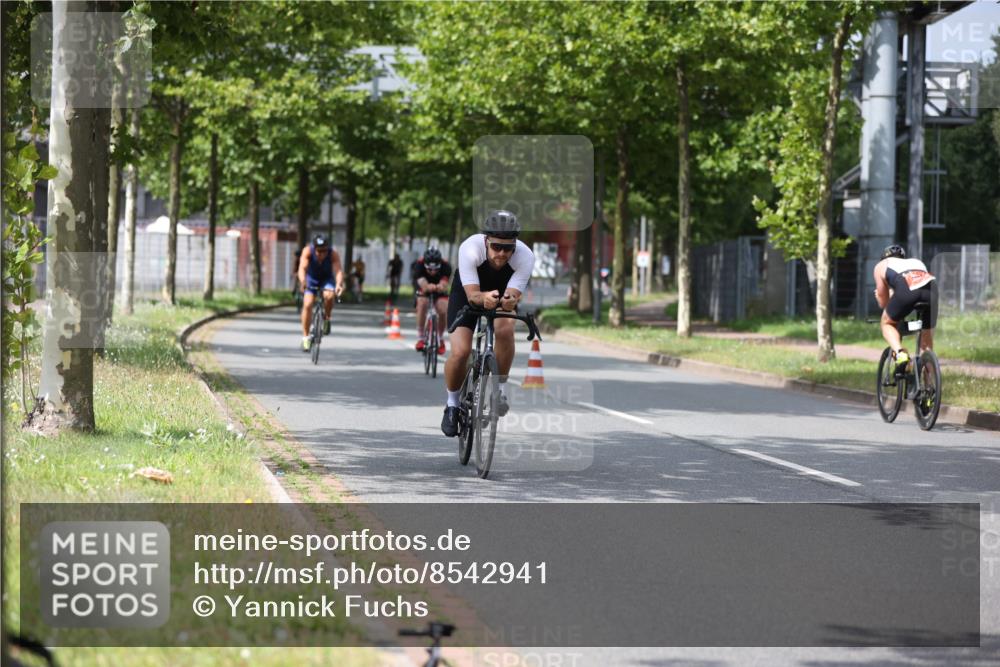 10.08.2025 - GEWOBA Citytriathlon Bremen Yannick Fuchs http://msf.ph/oto/8542941 10.08.2025 12:49:37 Radfahren 560, 637, 648, 666, 689, 702, 715, 774, 841, 856, 873, 888, 922 meine-sportfotos.de
