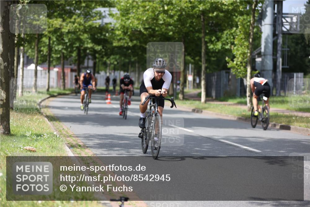 10.08.2025 - GEWOBA Citytriathlon Bremen Yannick Fuchs http://msf.ph/oto/8542945 10.08.2025 12:49:37 Radfahren 560, 637, 648, 666, 689, 702, 715, 774, 841, 856, 873, 888, 922 meine-sportfotos.de