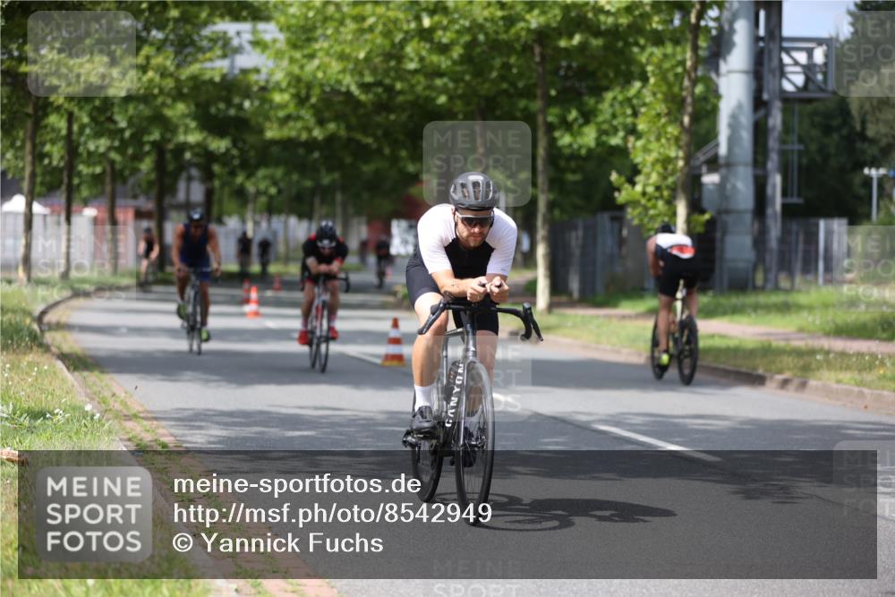 10.08.2025 - GEWOBA Citytriathlon Bremen Yannick Fuchs http://msf.ph/oto/8542949 10.08.2025 12:49:38 Radfahren 560, 637, 648, 666, 689, 702, 715, 774, 841, 856, 873, 888, 922 meine-sportfotos.de