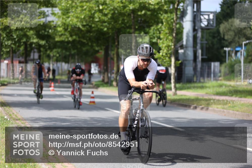 10.08.2025 - GEWOBA Citytriathlon Bremen Yannick Fuchs http://msf.ph/oto/8542951 10.08.2025 12:49:38 Radfahren 560, 637, 648, 666, 689, 702, 715, 774, 841, 856, 873, 888, 922 meine-sportfotos.de