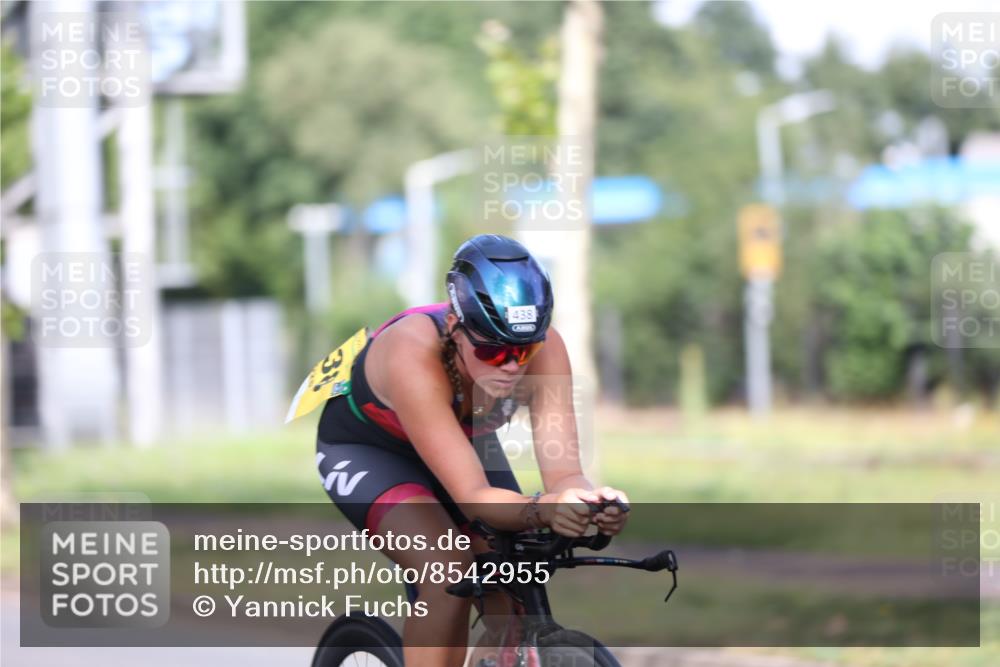10.08.2025 - GEWOBA Citytriathlon Bremen Yannick Fuchs http://msf.ph/oto/8542955 10.08.2025 10:43:01 Radfahren 51, 149, 438 meine-sportfotos.de