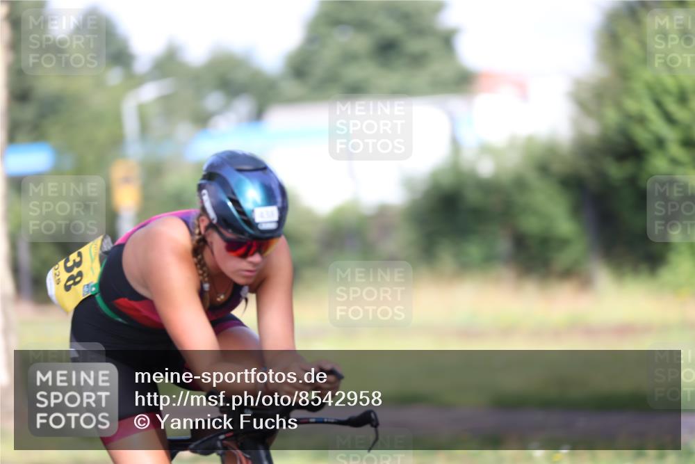 10.08.2025 - GEWOBA Citytriathlon Bremen Yannick Fuchs http://msf.ph/oto/8542958 10.08.2025 10:43:01 Radfahren 51, 149, 438 meine-sportfotos.de