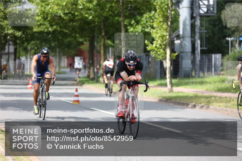 10.08.2025 - GEWOBA Citytriathlon Bremen Yannick Fuchs http://msf.ph/oto/8542959 10.08.2025 12:49:39 Radfahren 560, 637, 648, 666, 688, 689, 702, 715, 774, 841, 856, 873, 888, 922 meine-sportfotos.de