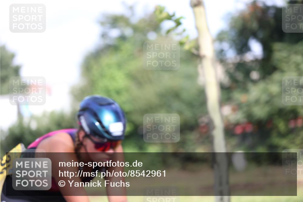 10.08.2025 - GEWOBA Citytriathlon Bremen Yannick Fuchs http://msf.ph/oto/8542961 10.08.2025 10:43:01 Radfahren 51, 149, 438 meine-sportfotos.de