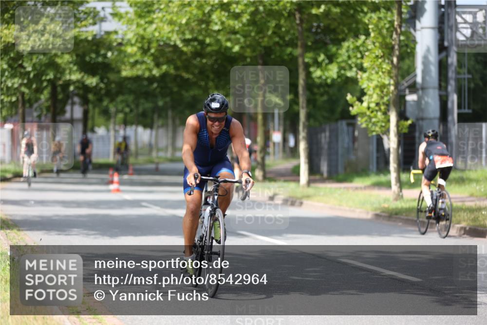 10.08.2025 - GEWOBA Citytriathlon Bremen Yannick Fuchs http://msf.ph/oto/8542964 10.08.2025 12:49:39 Radfahren 560, 637, 648, 666, 688, 689, 702, 715, 774, 841, 856, 873, 888, 922 meine-sportfotos.de