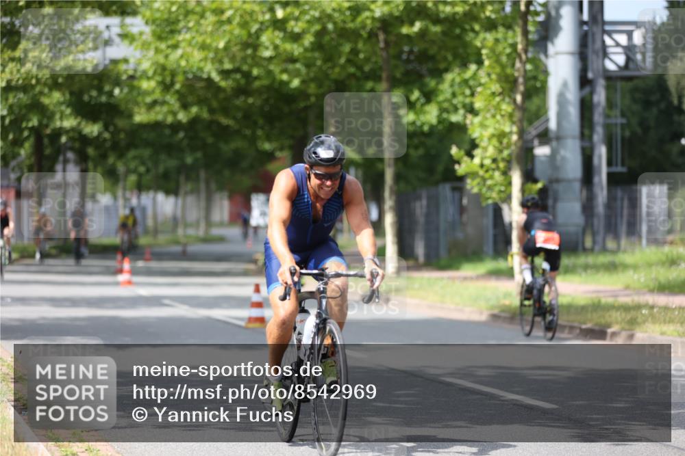 10.08.2025 - GEWOBA Citytriathlon Bremen Yannick Fuchs http://msf.ph/oto/8542969 10.08.2025 12:49:39 Radfahren 560, 637, 648, 666, 688, 689, 702, 715, 774, 841, 856, 873, 888, 922 meine-sportfotos.de
