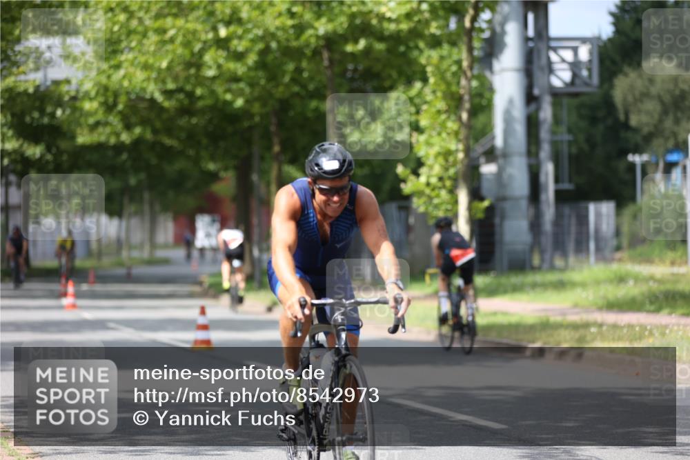 10.08.2025 - GEWOBA Citytriathlon Bremen Yannick Fuchs http://msf.ph/oto/8542973 10.08.2025 12:49:39 Radfahren 560, 637, 648, 666, 688, 689, 702, 715, 774, 841, 856, 873, 888, 922 meine-sportfotos.de