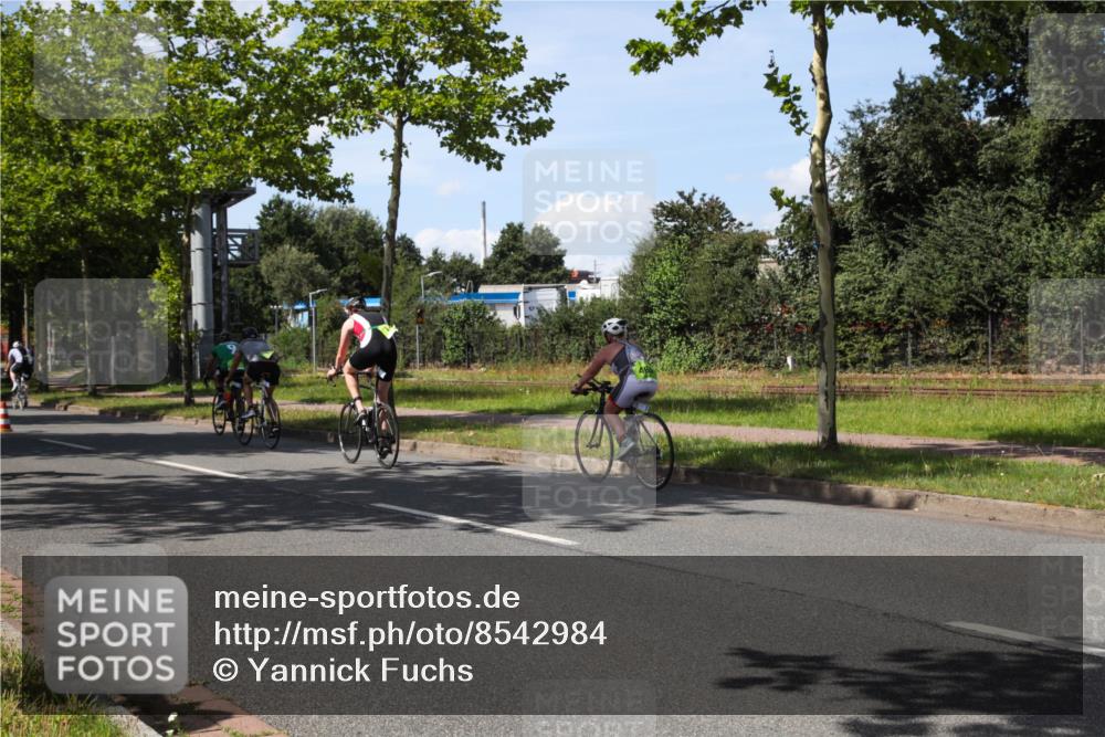 10.08.2025 - GEWOBA Citytriathlon Bremen Yannick Fuchs http://msf.ph/oto/8542984 10.08.2025 14:33:38 Radfahren 2, 25, 48, 74, 138, 440, 514, 519, 522 meine-sportfotos.de