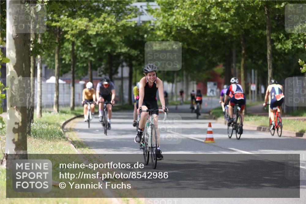 10.08.2025 - GEWOBA Citytriathlon Bremen Yannick Fuchs http://msf.ph/oto/8542986 10.08.2025 12:49:43 Radfahren 552, 560, 637, 648, 666, 688, 689, 692, 702, 715, 741, 841, 856, 873, 922 meine-sportfotos.de